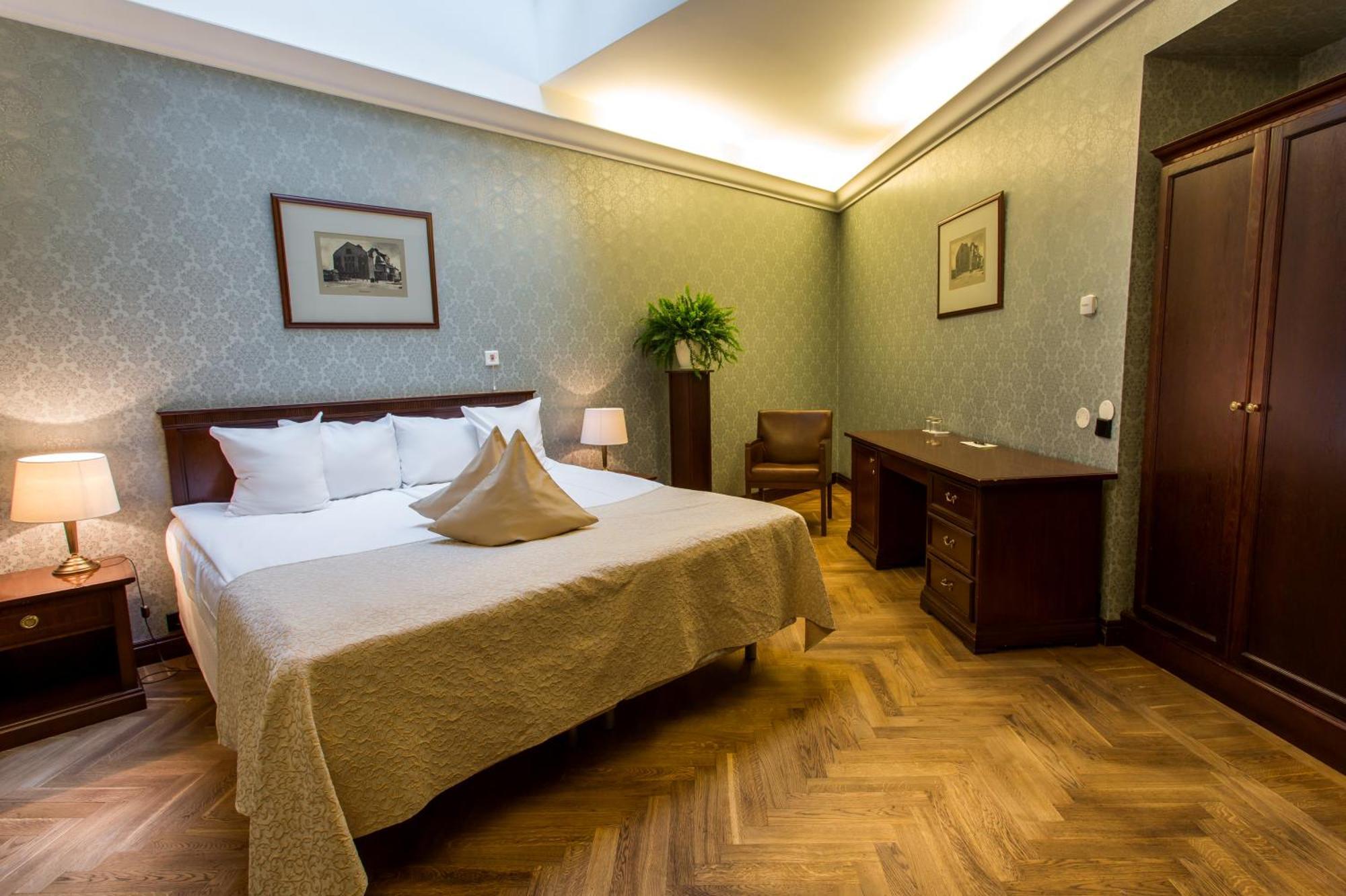 Hotel Hestia Barons Old Town 4*