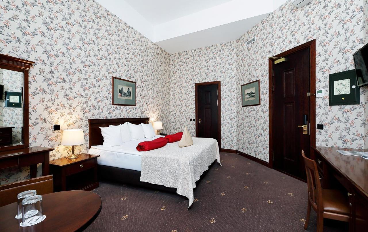 Hestia Barons Old Town 4*